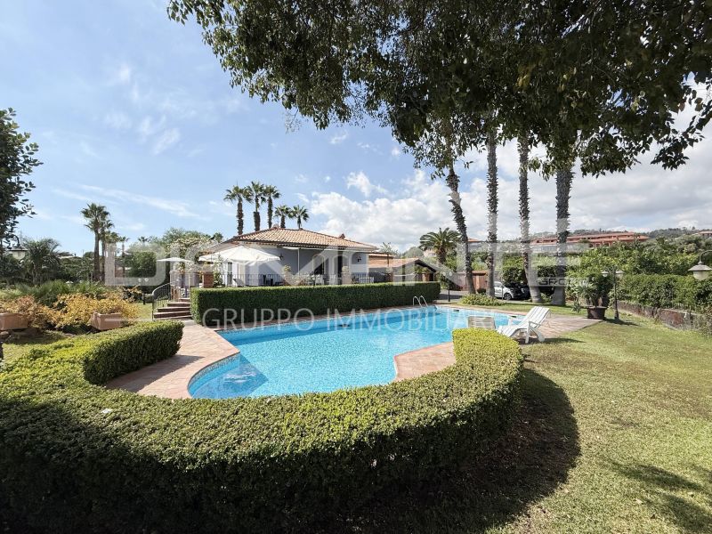 Prestigiosa e panoramica Villa...