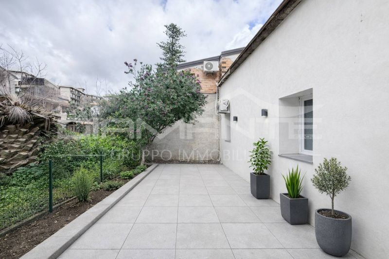 Indipendente con cortile...